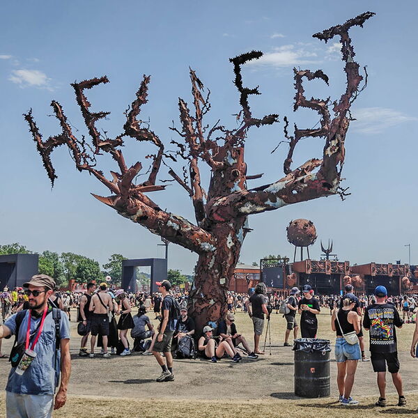 Élément de décor et scénographie metal du Hellfest 2026 à Clisson.
