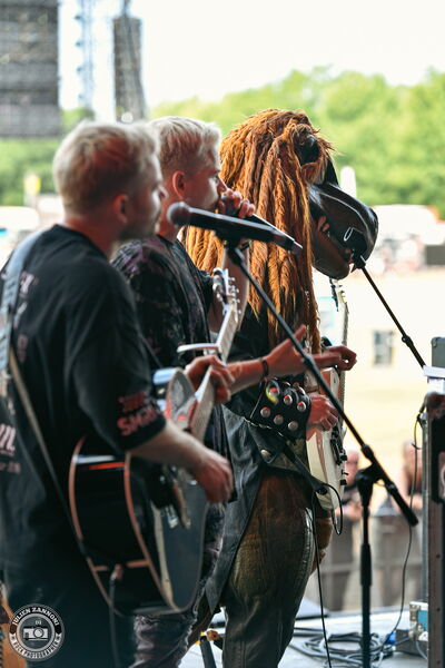 Heavysaurus guitarist Riffi Raffi playing guitar for a wedding ceremony at Wacken Open Air 2026.