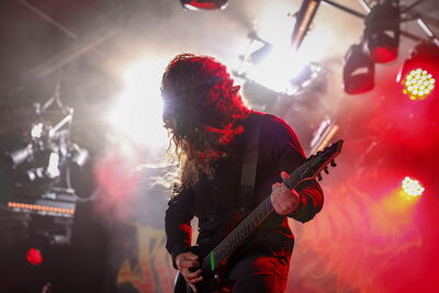 Le guitariste de Rivers Of Nihil lors de sa prestation au Hellfest 2026 à Clisson.