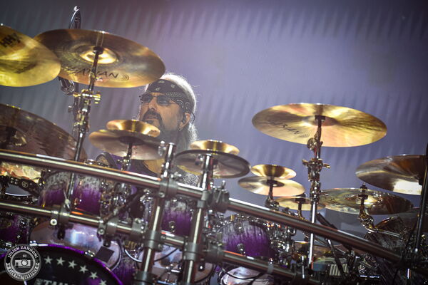 Photo du concert du groupe DREAM THEATER au festival Guitare en Scène 2025