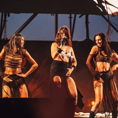 Bianca Costa et ses danseuses pendant le Delta à Marseille