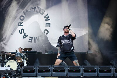 Le groupe We Came As Romans sur scène lors du Hellfest 2026 à Clisson.