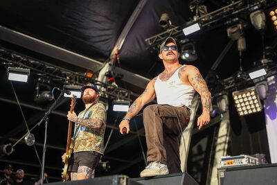 Matt Honeycutt, chanteur de Kublai Khan TX, en concert au Hellfest 2026 à Clisson.