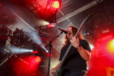 Rivers Of Nihil en pleine prestation de Death technique au Hellfest 2026.