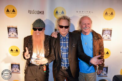 Billy Gibbons (ZZ Top), Matt Sorum (Guns N' Roses, cofondateur d'Adopt The Arts) et Butch Trucks (The Allman Brothers Band) réunis lors de la soirée Adopt The Arts, janvier 2015