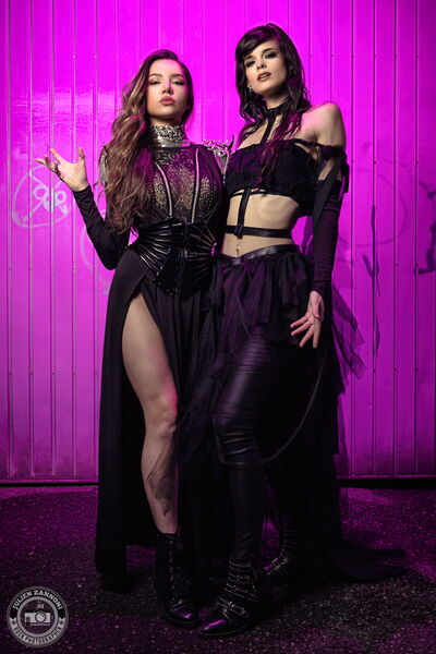 Portrait de Clémentine Delaunay (Visions of Atlantis) et Lauren Hart (Once Human et Arch Enemy) en 2019.
