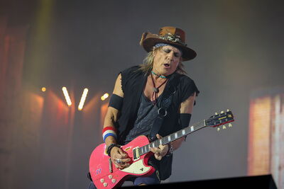 Ryan Roxie de Alice Cooper sur scène lors du Hellfest 2026, jeudi 18 juin.