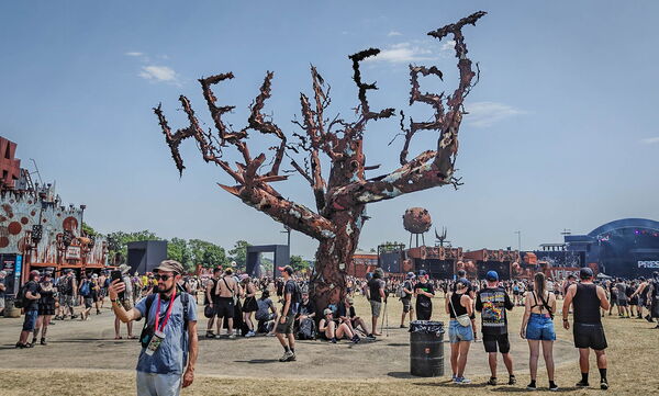 Élément de décor et scénographie metal du Hellfest 2026 à Clisson.