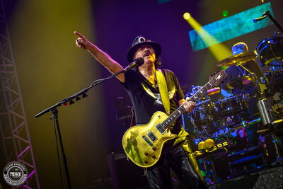 Photo du concert de Santana au festival Guitare en Scène 2025