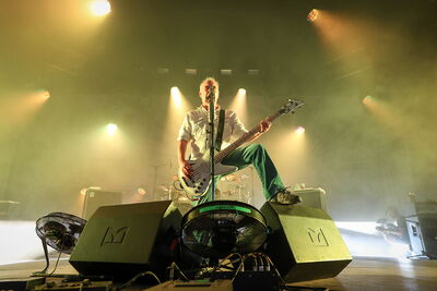 Jeff Walker, chanteur et bassiste de Carcass, en concert au Hellfest 2026 à Clisson.