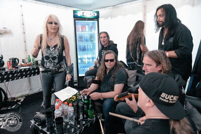Skyline - The Wacken Band avec Doro Pesch et Henning Basse (Firewind) en backstage au Wacken Open Air en 2017