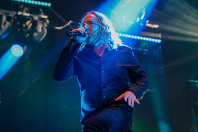 Le chanteur de The Halo Effect au Hellfest 2026 à Clisson.