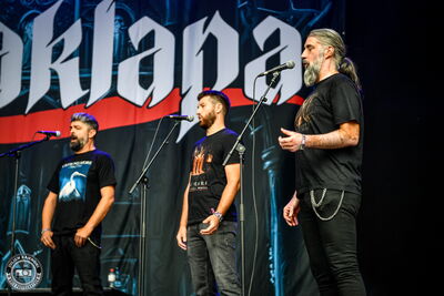 Members of Metaklapa singing polyphonic vocals without instruments at Wacken Open Air 2026