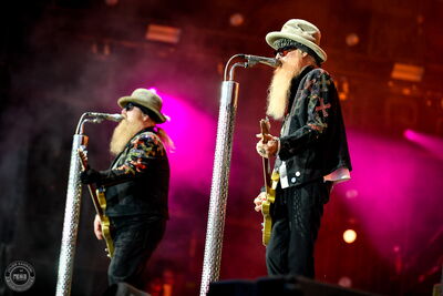 Billy Gibbons et Dusty Hill de ZZ Top en concert lors de la tournée du 50e anniversaire, Hellfest 2019