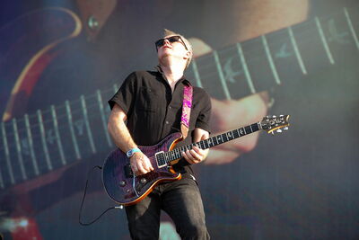 Le guitariste de Deep Purple en pleine performance au Hellfest 2026.