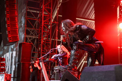 Le chanteur de Carach Angren lors de sa prestation théâtrale au Hellfest 2026