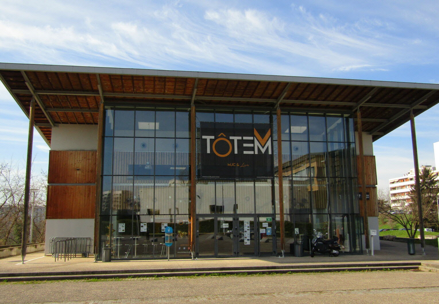 mjc-totem-photo-elisa-roussel.jpg