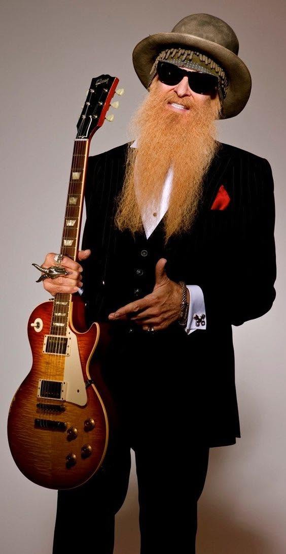 Billy Gibbons pose avec Pearly Gates, sa légendaire Gibson Les Paul de 1959